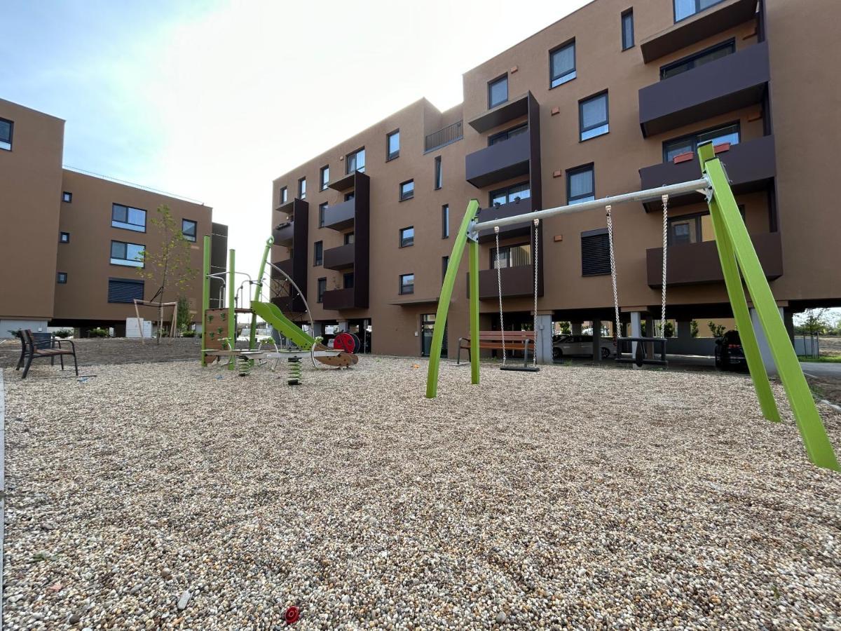 Cozy 1-Bedroom Condo Miloslavov Экстерьер фото